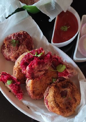 बीटरूट टिक्की (beetroot tikki recipe in Hindi) रेसिपी मुख्य फोटो