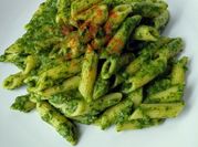 Una foto de penne con crema