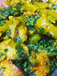 নিরামিষ কুমড়ো শাক চচ্চড়ি(niramish kumro shak chochori recipe in bengali) রেসিপির প্রধান ছবি