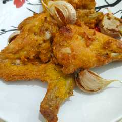 A picture of Ayam Goreng Bawang Putih.