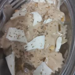 A picture of Farfalle Pasta in white Sauce.