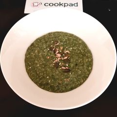A picture of My healthy Porridge with Spirulina Powder.