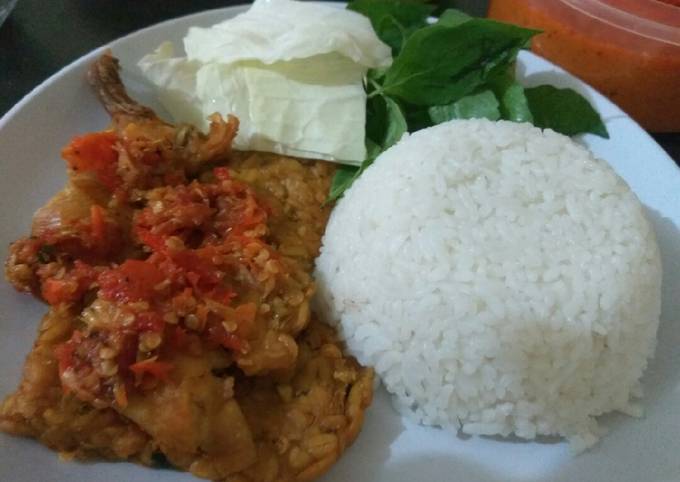 Resep Ayam Dan Tempe Penyet Nampol Pedesnya Oleh Echi Mellchy Cookpad