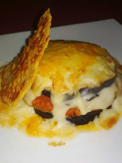 Una foto de Pastel de berenjena, albóndiga y patata. (musaka)