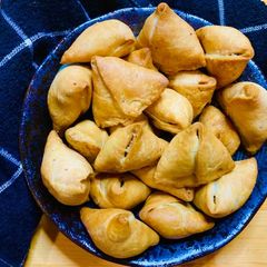 A picture of Air fryer Haldiram Style Mini Chana Dal Samosa.