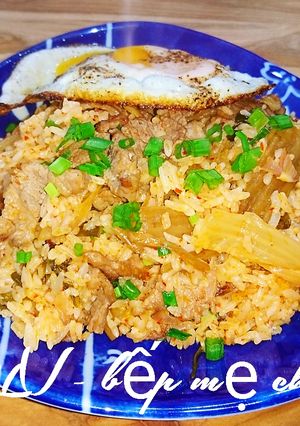 Hình của món Cơm chiên thịt bò kim chi.