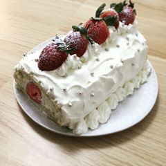 A picture of Strawberries Roll-cake for Christmas.