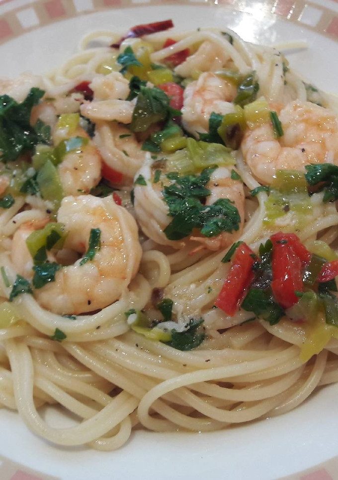 Una foto de Vermicelli al Óleo y Camarones