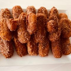 A picture of Gulab jambu churros.