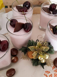 Una foto de Gelatina de yogurt sabor fresa