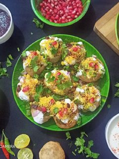 દહીં પૂરી ચાટ (Dahi Puri Chaat Recipe In Gujarati) રેસીપી મુખ્ય ફોટો