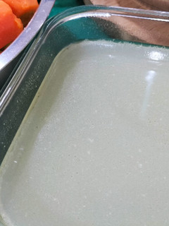 Una foto de Caldo casero de pollo