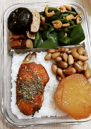 義大利香料雞翅便當 的食譜成品照片
