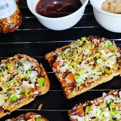 A picture of Bread pizza.