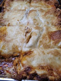 Kolbászos lasagne glutén- és tejmentesen recept fotója