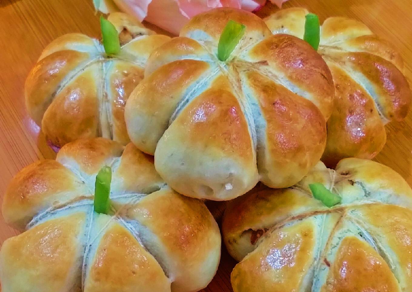 Pumpkin style stuff buns