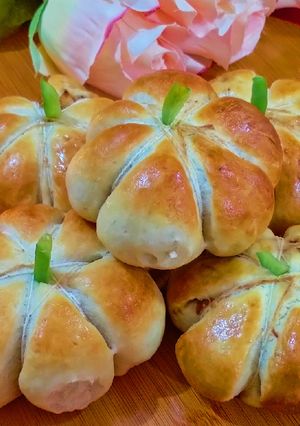 A picture of Pumpkin style stuff buns.