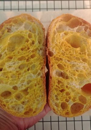 Foto resep Kunyit Swirl Sourdough Bread
