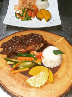 Una foto de Pollo a la pimienta en salsa emiglas