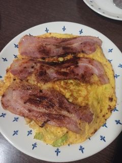 Una foto de Tortilla de bacon y repollo