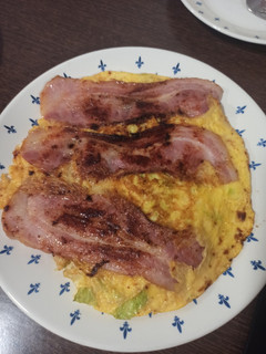 Una foto de Tortilla de bacon y repollo