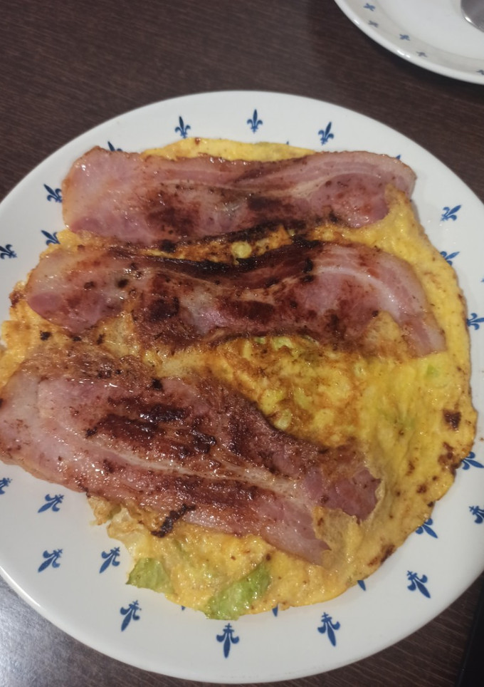 Una foto de Tortilla de bacon y repollo