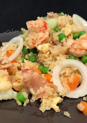 Una foto de Arroz frito tres delicias