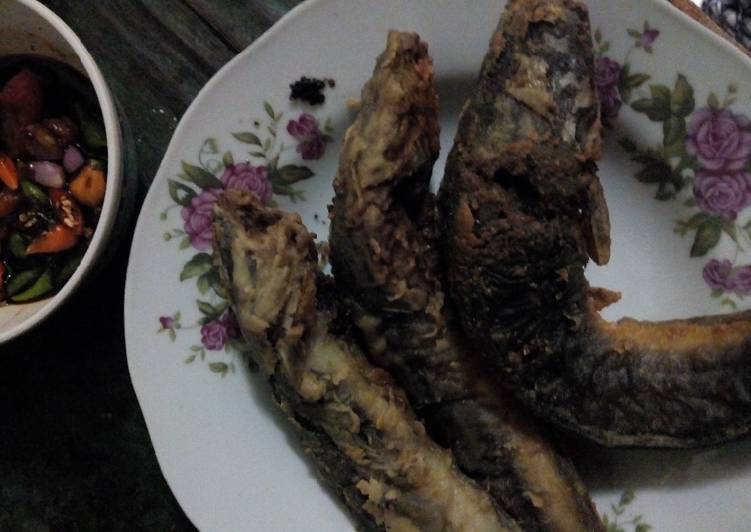 Resep [ Tips ] Ikan Lele Goreng + Sambel Kecap ala Ibu F, Bisa Manjain Lidah