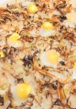 Foto principal de Pizza con seta y huevos de codorniz