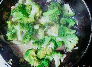 Hình của món Súp lơ xào chay.