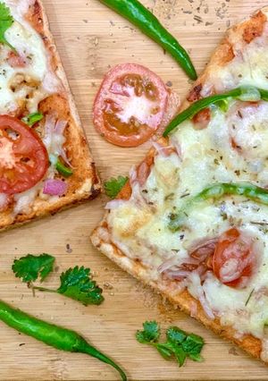 A picture of Bread pizza🍕.