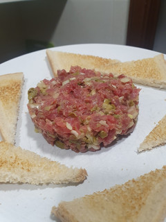 Una foto de Steak tartar de solomillo de ternera