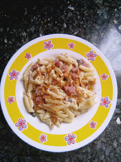 Una foto de Macarrones con champiñones en falsa carbonara