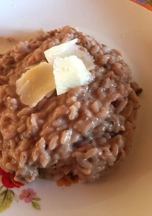 Foto di Risotto al radicchio mantecato con philadelphia e con scaglie di parmigiano