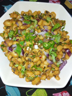A picture of While Kidney Beans Chaat.
