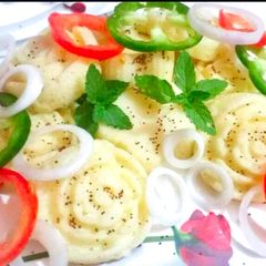 A picture of Rava Idli.