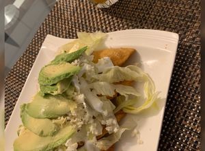 Una foto de Empanadas de pollo con papas ❤️