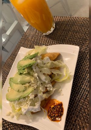 Una foto de Empanadas de pollo con papas ❤️