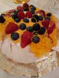 Pavlova com Doce de Ovos e Frutos Vermelhos
