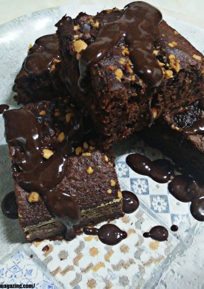 Una foto de Brownie casero con cacahuetes tostados