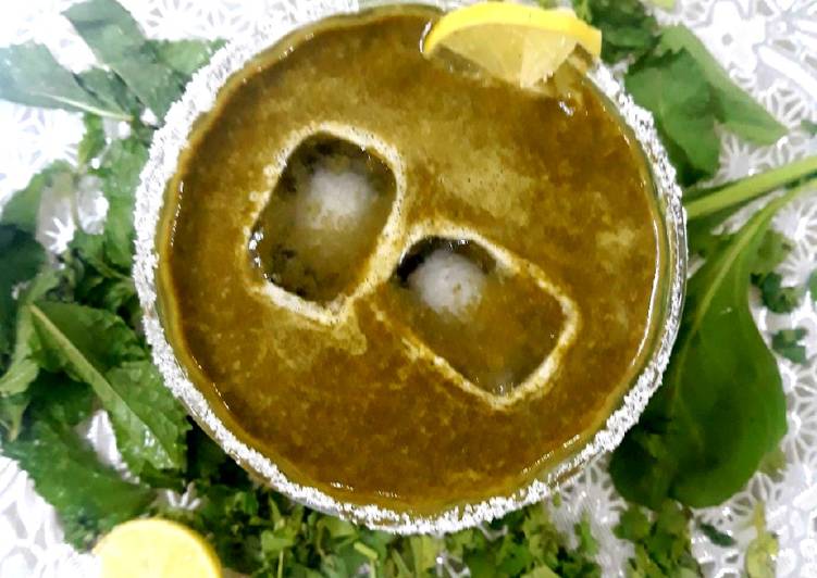 Recipe of Super Quick Homemade Spinach &amp; Mint Cooler