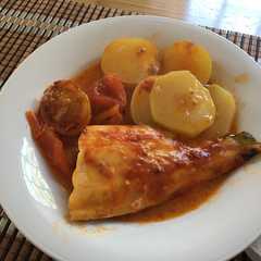 Una foto de Bacalao con tomate al horno