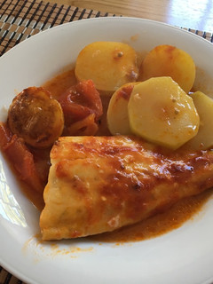 Una foto de Bacalao con tomate al horno