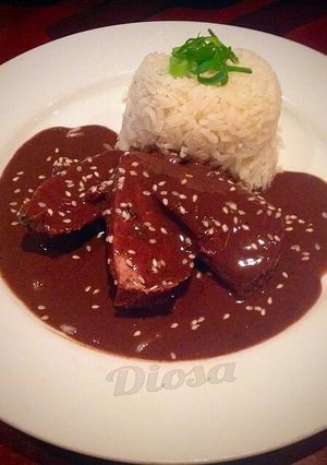 Una foto de Lomo de res en salsa de chocolate y tamarindo para Navidad