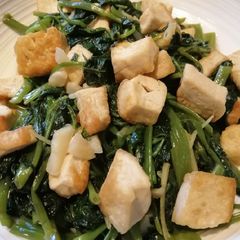 Water Spinach con Tofu A picture of Water Spinach con Tofu.