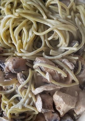 Une photo de Poulet spaguetti quinoa champignon sauce