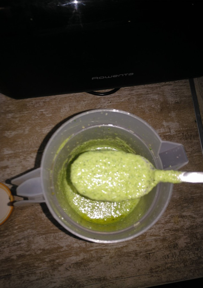 Una foto de Pesto de brócoli