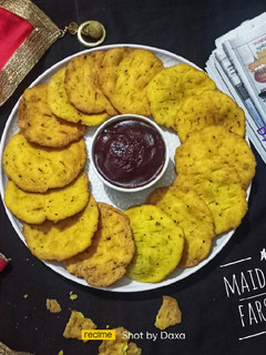 મેંદા રવાની ફરસી પુરી (Maida Rava Farsi Puri Recipe in Gujarati) રેસીપી મુખ્ય ફોટો