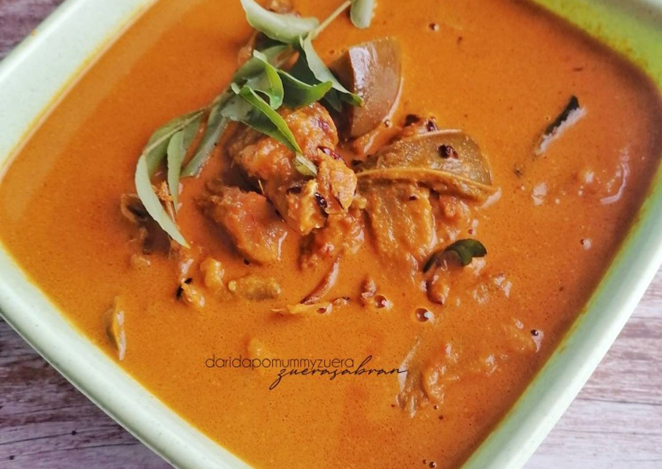 Ikan gulai masin dengan terung goreng