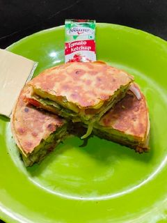 બોમ્બે સ્ટાઈલ ચપાટી સેન્ડવીચ (Bombay Style Chapati Sandwich Recipe In Gujarati) રેસીપી મુખ્ય ફોટો